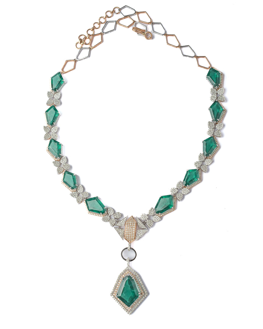 EMERALD ESSENCE diamond set